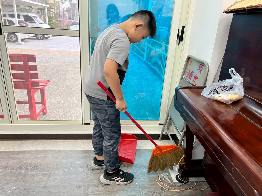 文曄麥寮學堂_1126_學童做打工作共同愛護環境